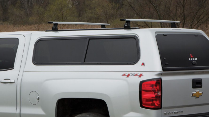 images_ePIM_original_LEER-100XR-Aeroblade-Chevy-Silverado-2017-Silver-3-4-Rear-Dr-Field_w1870_h1270_q80_t1742424057.jpg
