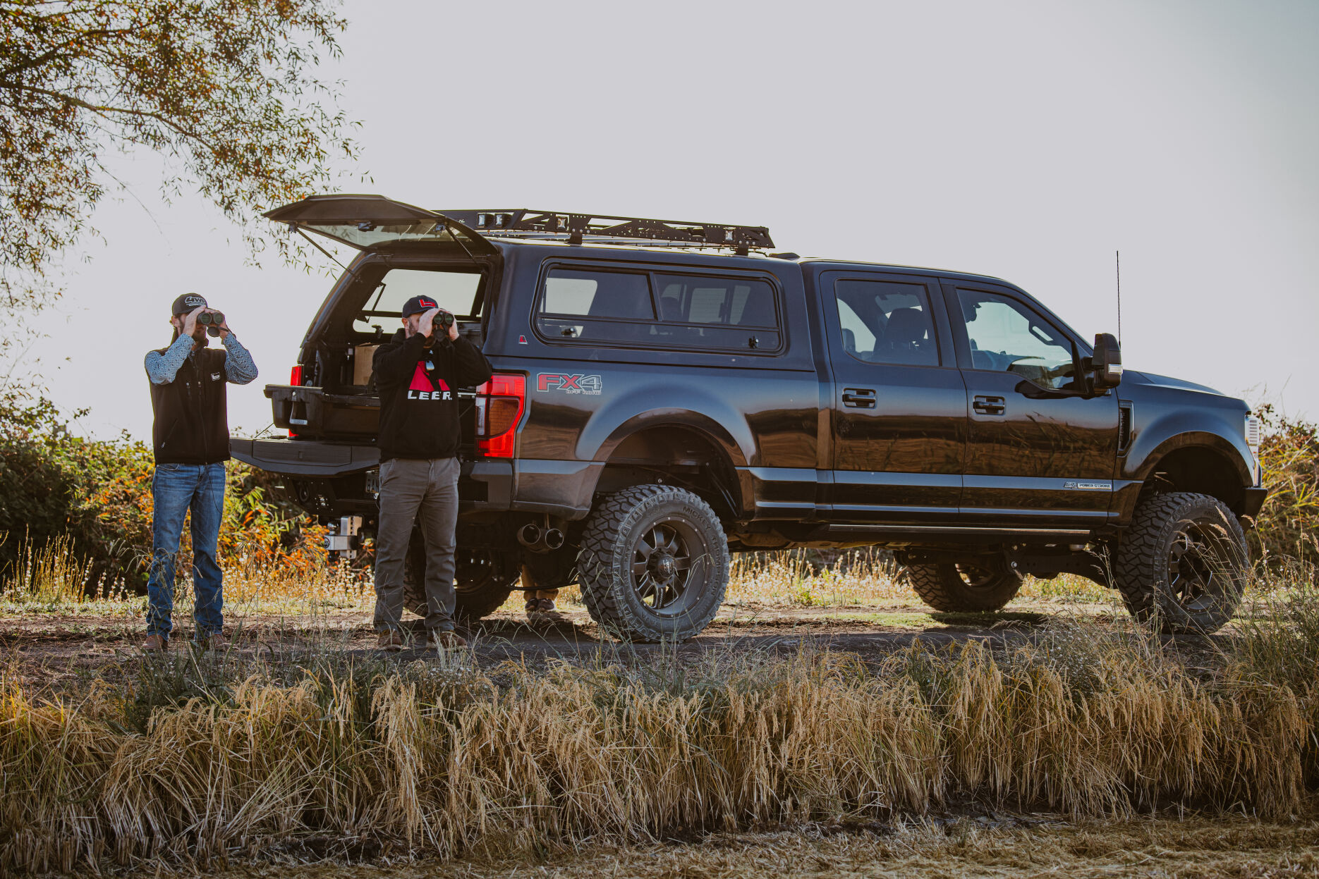 images_ePIM_original_Leer-100XR-WindoorSlider-FordSuperDuty-PS-7-8-Rear-Open2_w1870_h1270_q80_t1742420628.avif
