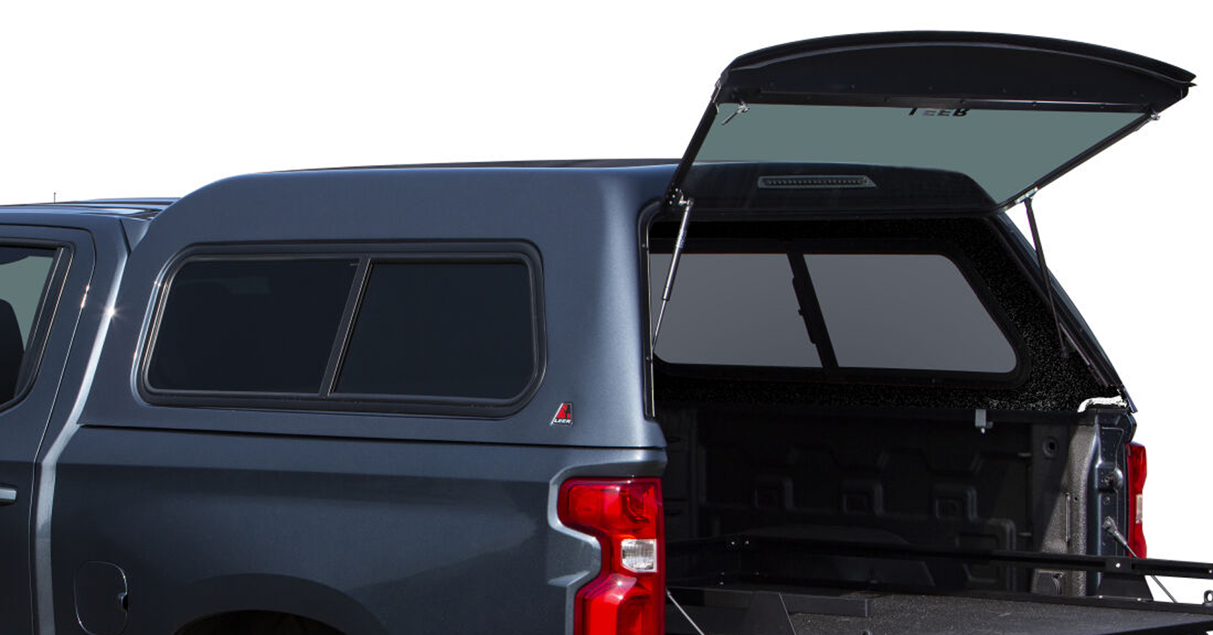 images_ePIM_original_Leer-180-Bedslide-CH-Silverado-2020-Black-DS-3-4-Rear-1c_w1870_h1270_q80_t1742425282 1.png