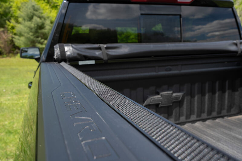 images_ePIM_original_ACT6_soft-rollup-tonneaucover-closeup-of-rail_P04_w800_h600_q80_t1763652525.jpg